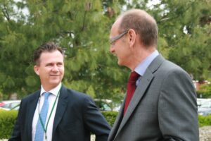 David Mitchard (right), DIO's Chief Executive, greets Mark Lancaster MP TD, Minister for Defence Personnel, Welfare and Veterans, on his arrival at DIO HQ. [Crown Copyright/MOD2015]