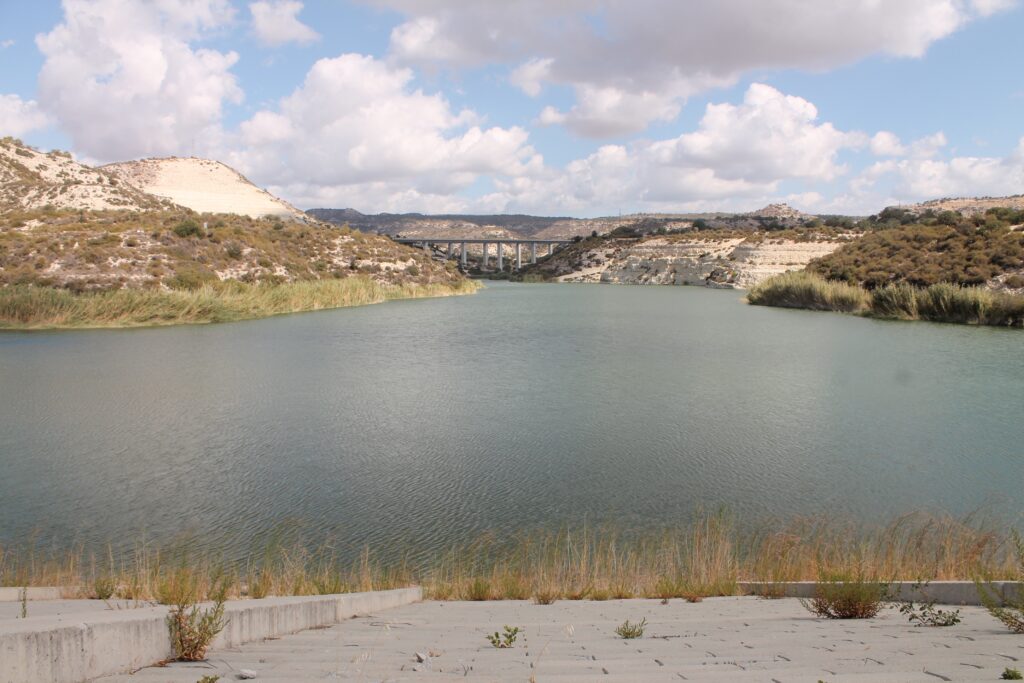 The DIO-managed dam and reservoir which provide water to the Western Sovereign Base Area. [Crown Copyright/MOD2016]