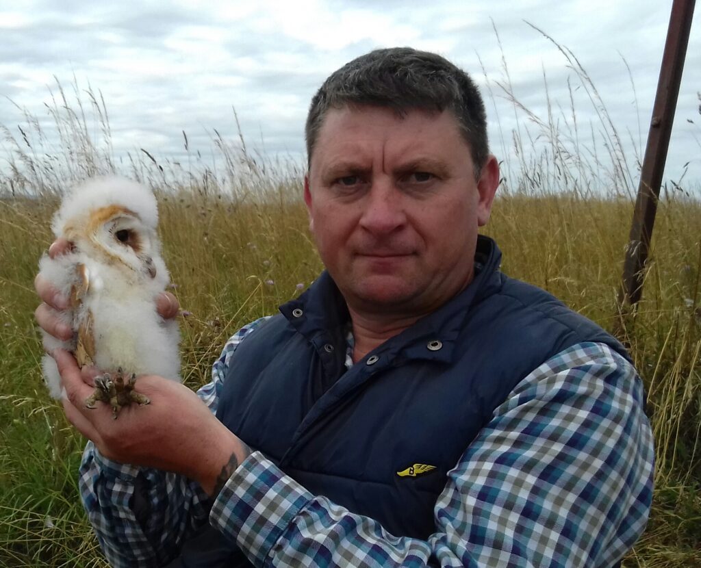 Jonathan Pepper with an owl. [All rights reserved]