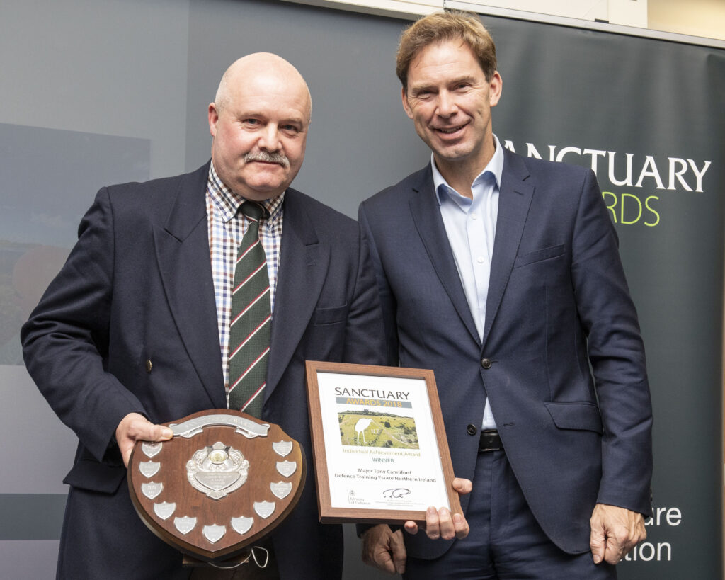 Major Tony Canniford with his award and Minister of Defence Personnel and Veterans, Tobias Ellwood MP. 