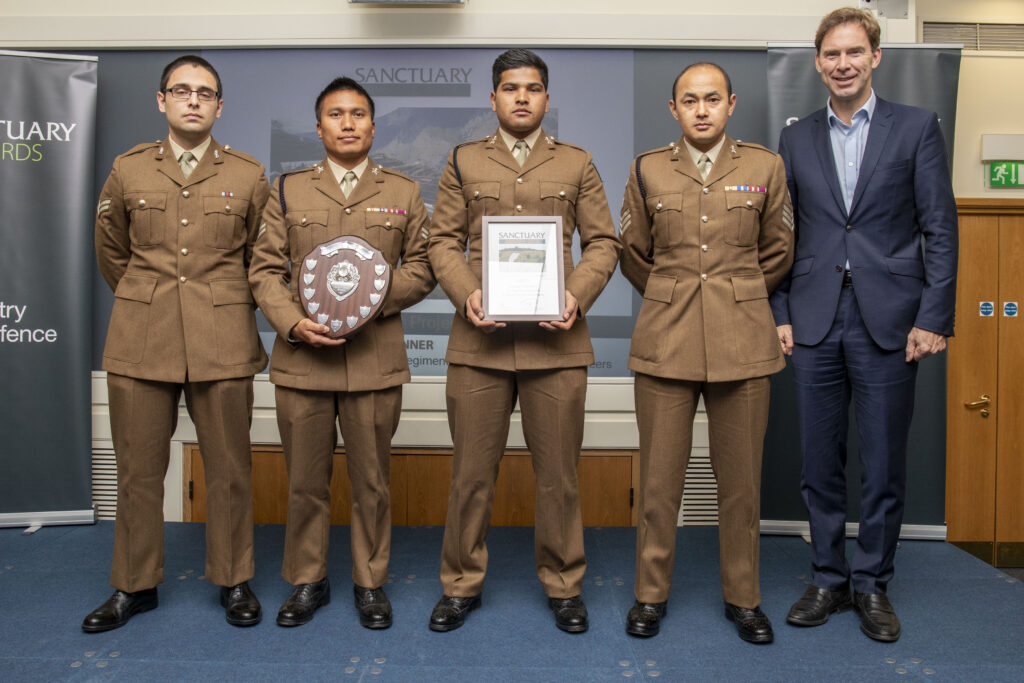 Soldiers from Operation MARMAT pose with their award and Minister of Defence Personnel and Veterans, Tobias Ellwood MP.